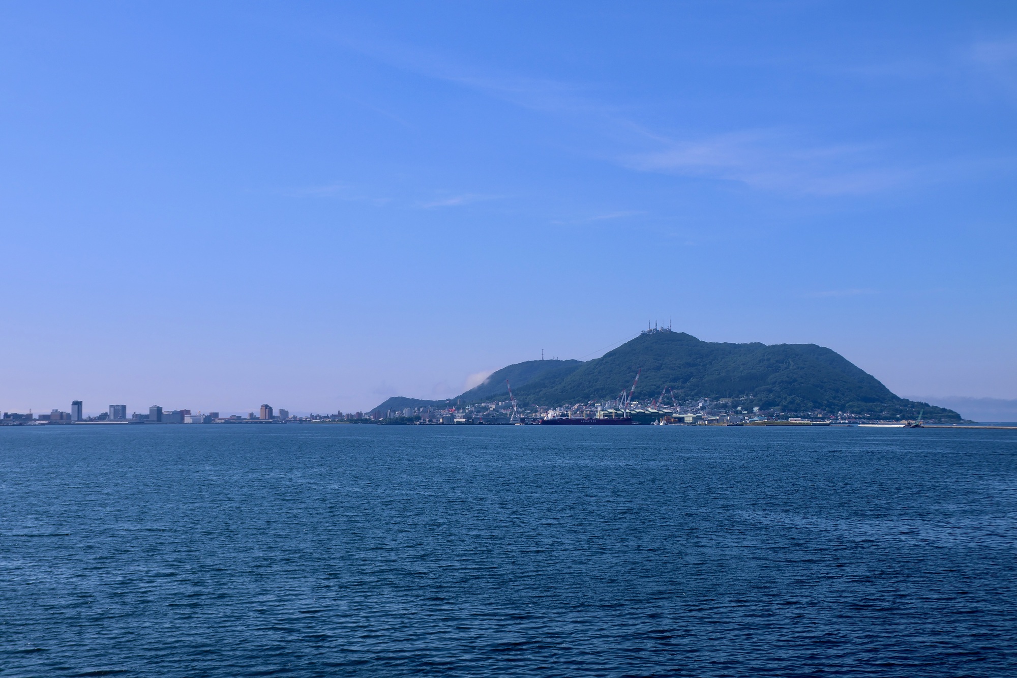 函館山と函館市の市街(イメージ)