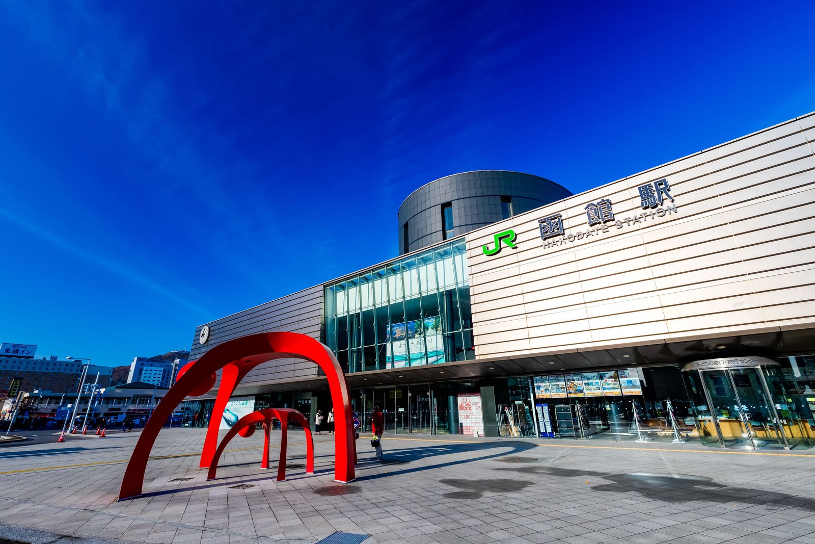 函館市のJR函館駅と駅前（2019年撮影）