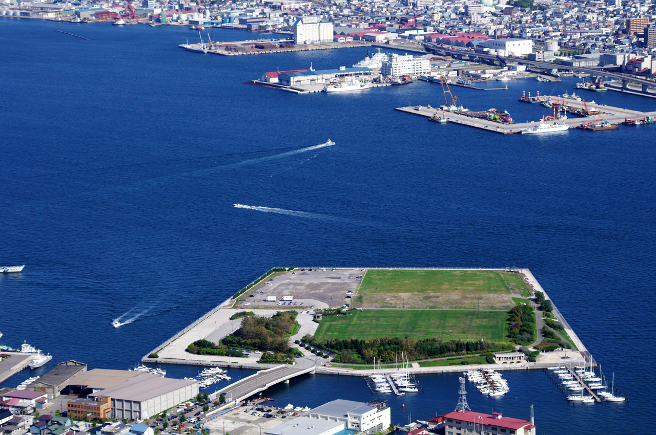 緑の島と函館港